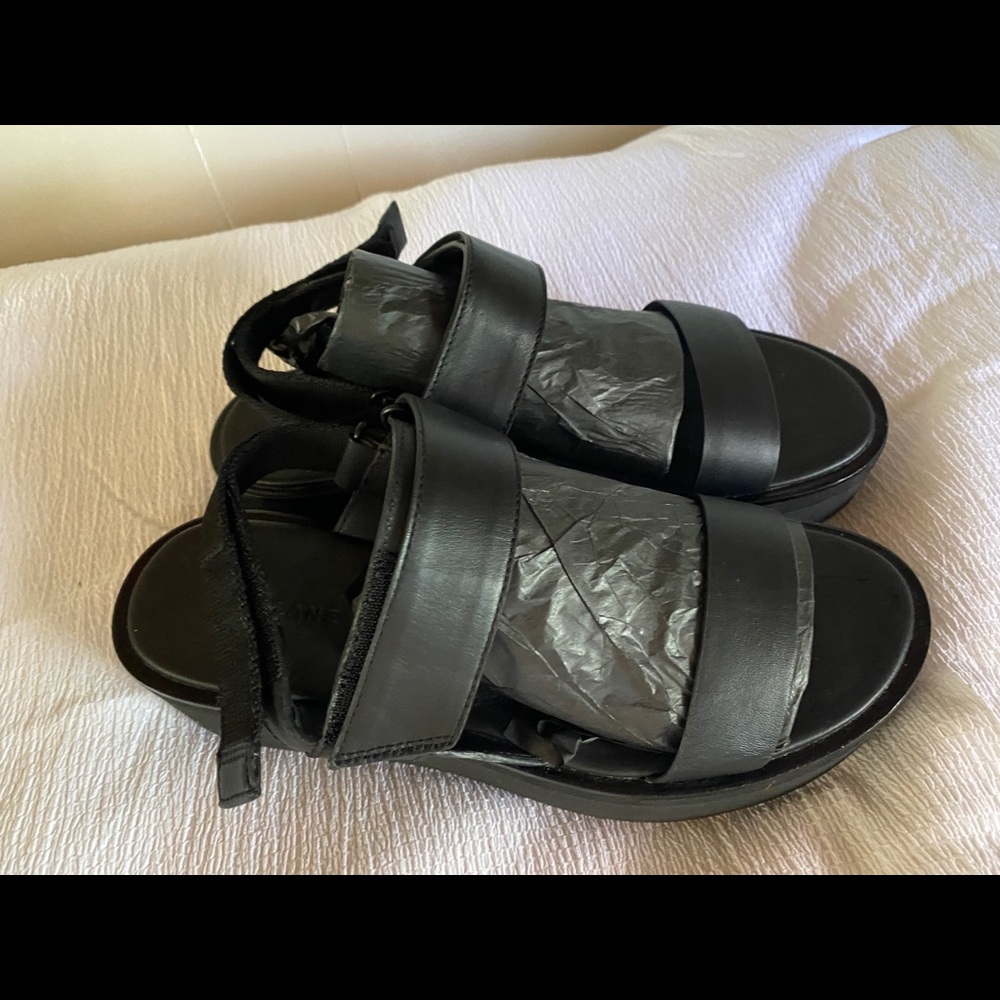 Ever lane black platform sandal .
